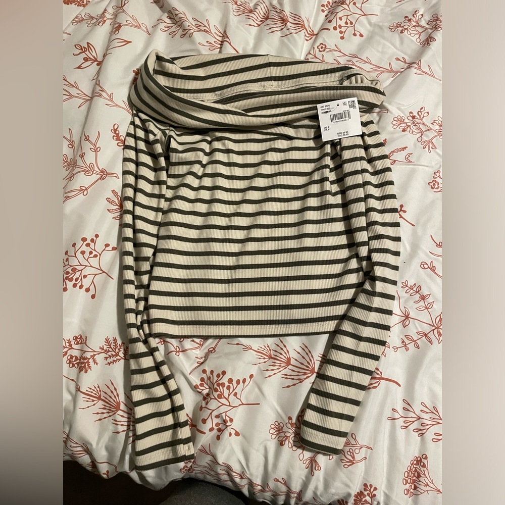 AE off the shoulder long sleeve - Picture 3 of 5
